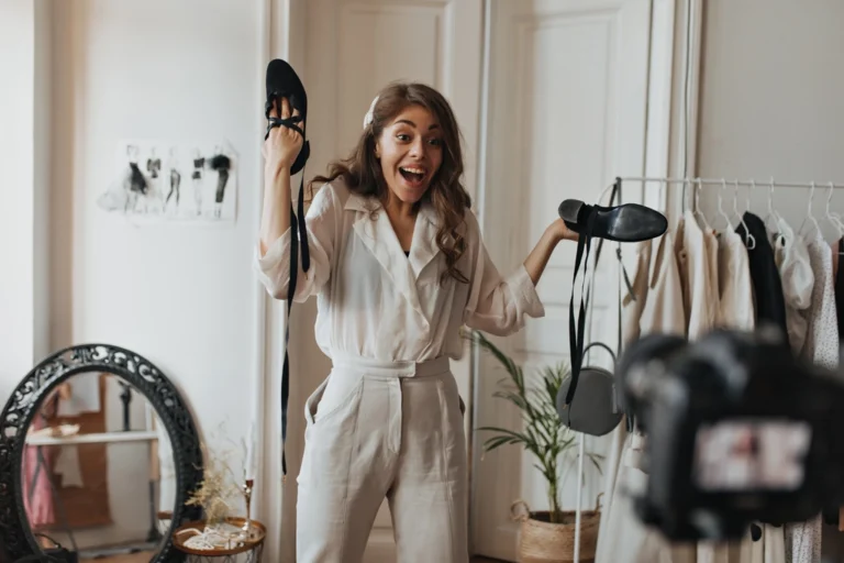 Read more about the article Moda Dünyasında Özgünlük: Kendi Tarzınızı Yaratın